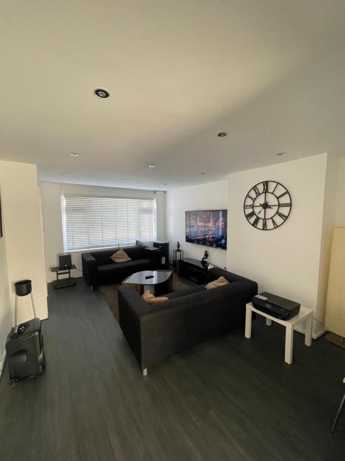 Проживание в семье Docks For Short Letting Тилбери