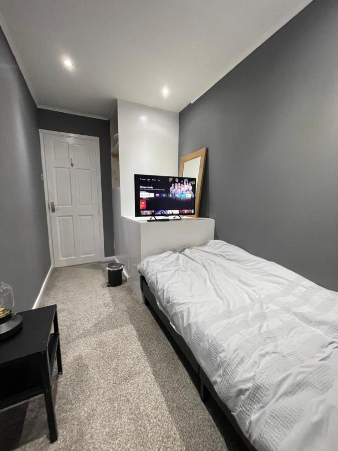 Docks For Short Letting * Тилбери